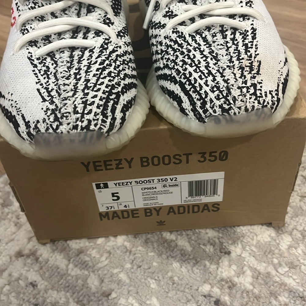 Yeezy Boost 350 V2 ZEBRA 🦓 - Picture 4 of 11